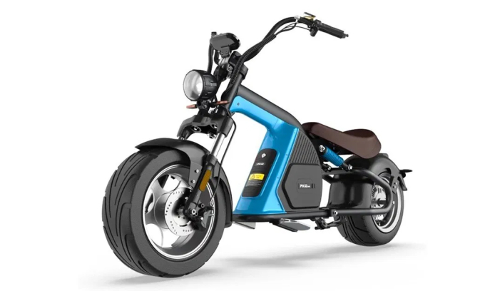 Wyld mang đậm phong cách chopper như tay lái nằm cao, lốp béo. Ảnh: EMoS