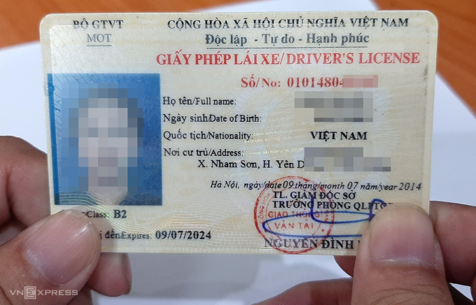 Bằng lái xe ôtô B2 hiện nay có giá thời hạn 10 năm. Ảnh: Phương Sơn