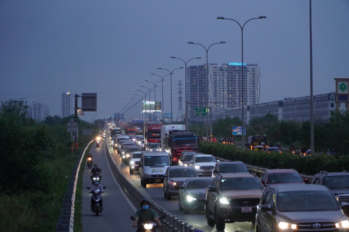 Ôtô chạy trên cao tốc TP HCM - Long Thành - Dầu Giây, ngày 3/1. Ảnh: Gia Minh
