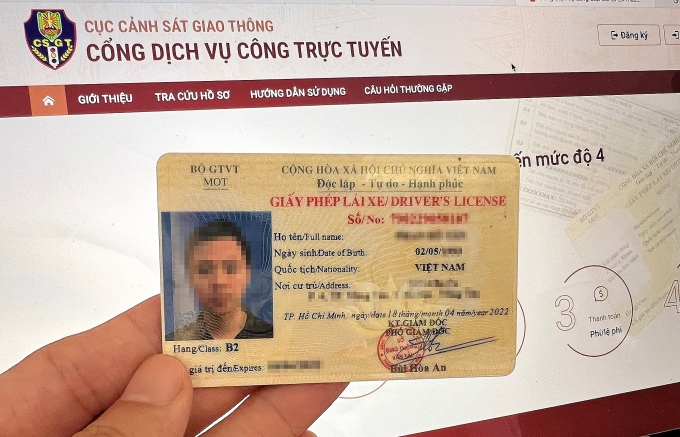 Tài xế có thể đổi bằng B1, B2 sang C1 trên nền tảng trực tuyến. Ảnh: Hồ Tân