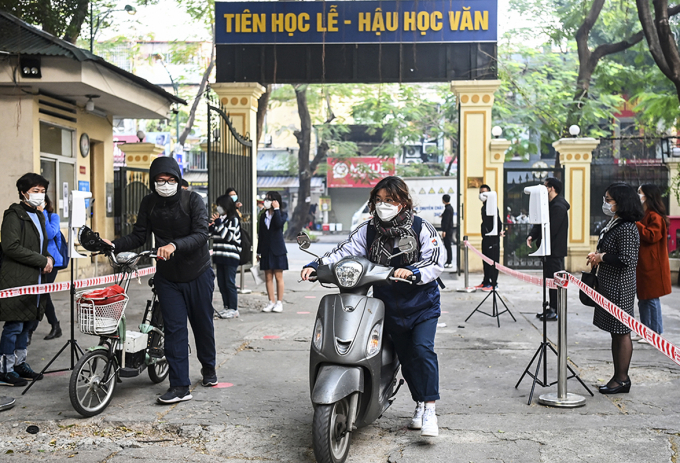 Học sinh một trường THPT tại Hà Nội sau giờ học . Ảnh: Giang Huy