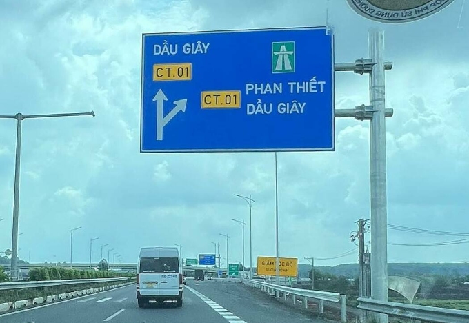 Một đoạn lối ra trên cao tốc TP HCM - Long Thành - Dầu Giây. Ảnh: Tân Phan