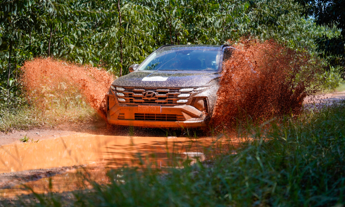 Hyundai Tucson 1.6 Turbo trong hành trình trải nghiệm. Ảnh: HTC