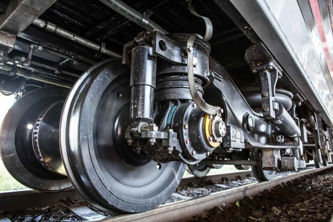 Bánh và hệ thống phanh trên tàu hỏa. Ảnh: Railrelay