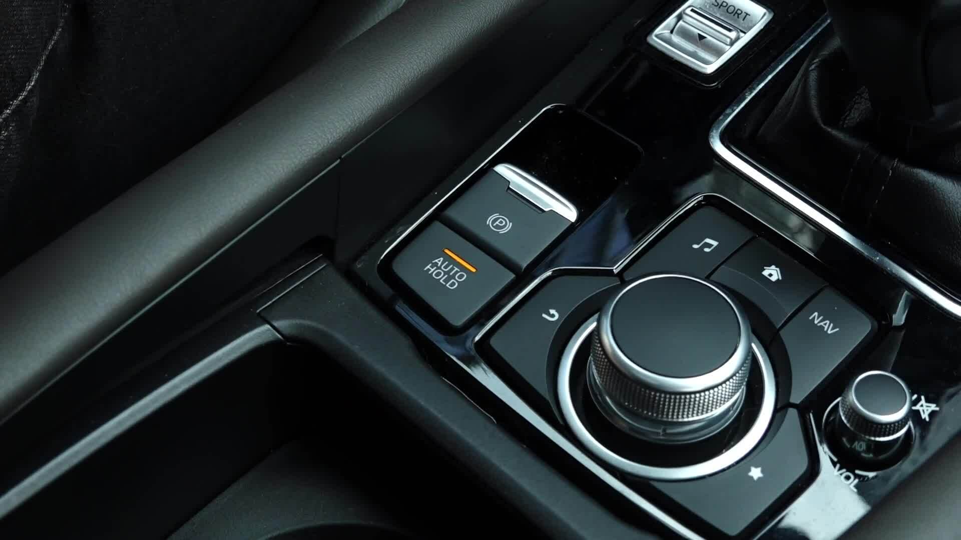 Cách sử dụng tính năng auto-hold cho tài xế mới