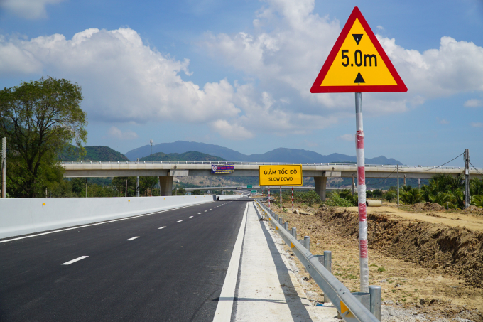 Biển giới hạn chiều cao. Ảnh: Bùi Toàn
