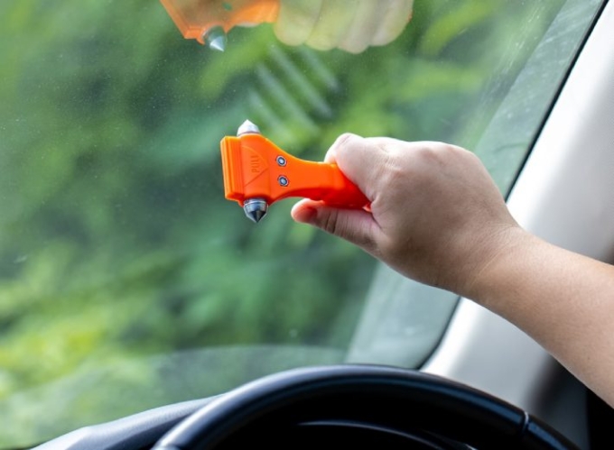 Búa thoát hiểm dạng truyền thống dùng cho ôtô. Ảnh: OldCarsWeekly