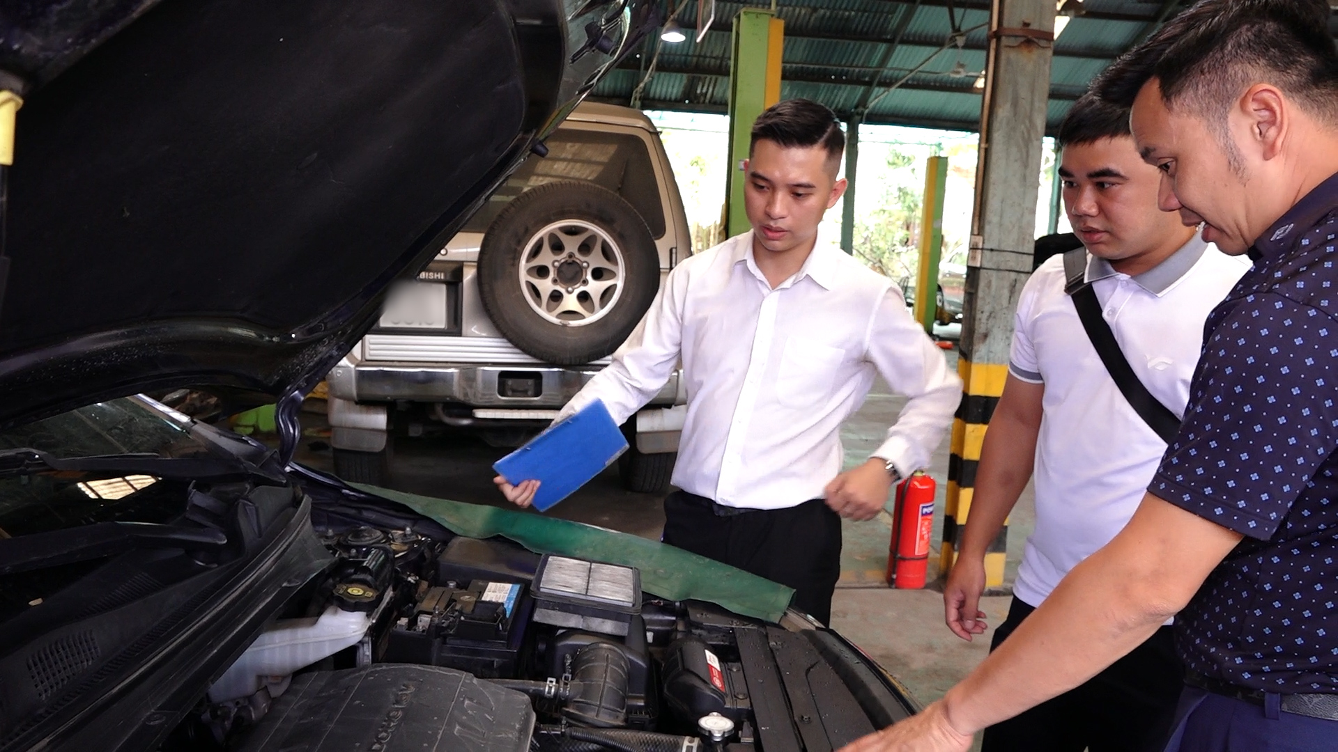 Chi phí sửa ôtô hư hại do bão Yagi lên tới hàng trăm triệu