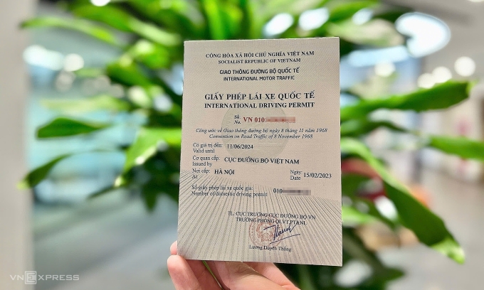 GPLX quốc tế (IDP) do Cục Đường bộ cấp. Ảnh: Minh Hy