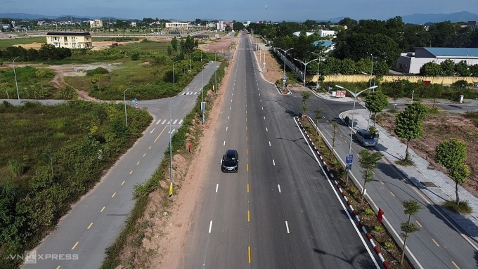 Vạch đứt vàng, trắng trên đoạn quốc lộ 31 qua tỉnh Bắc Giang. Ảnh:Anh Duy